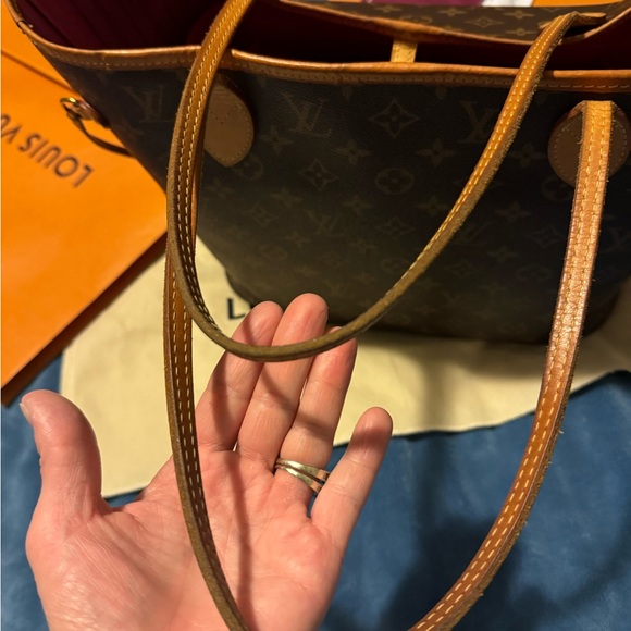 LV Neverfull MM - Picture 15 of 17